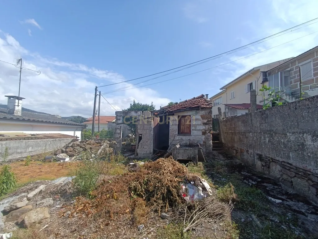 Moradia/ruína térrea em Santo Tirso com vista para o Parque de Geão - Image 6