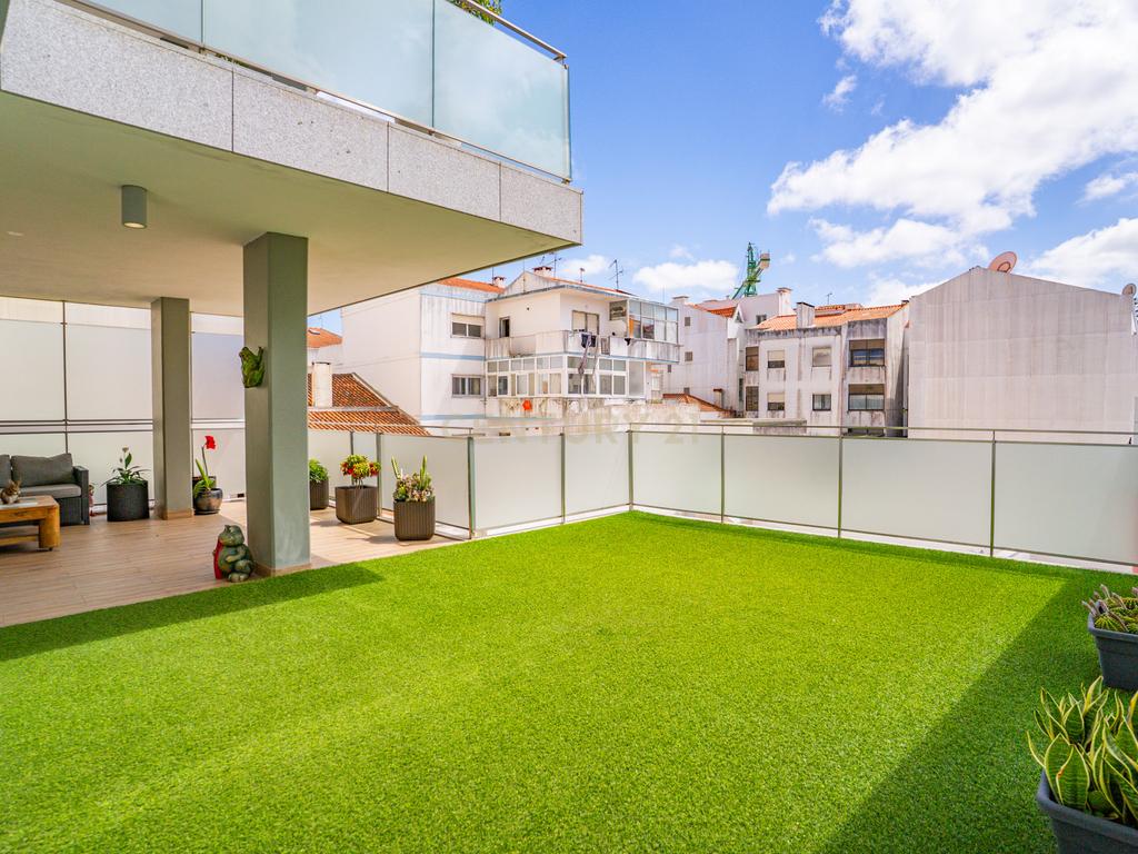 Apartamento T4 Premium com Terraço na Avenida da Independência - Image 64