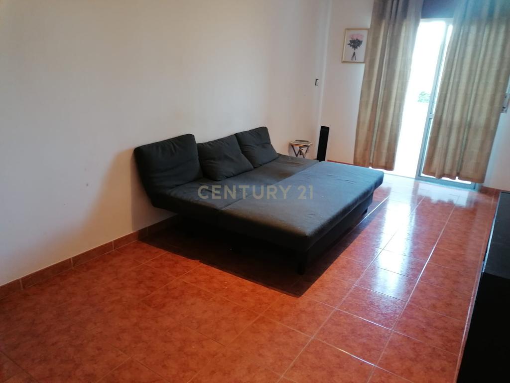 Apartamento T2 em Seixal com Elevador e Proximidade a Serviços - Image 12