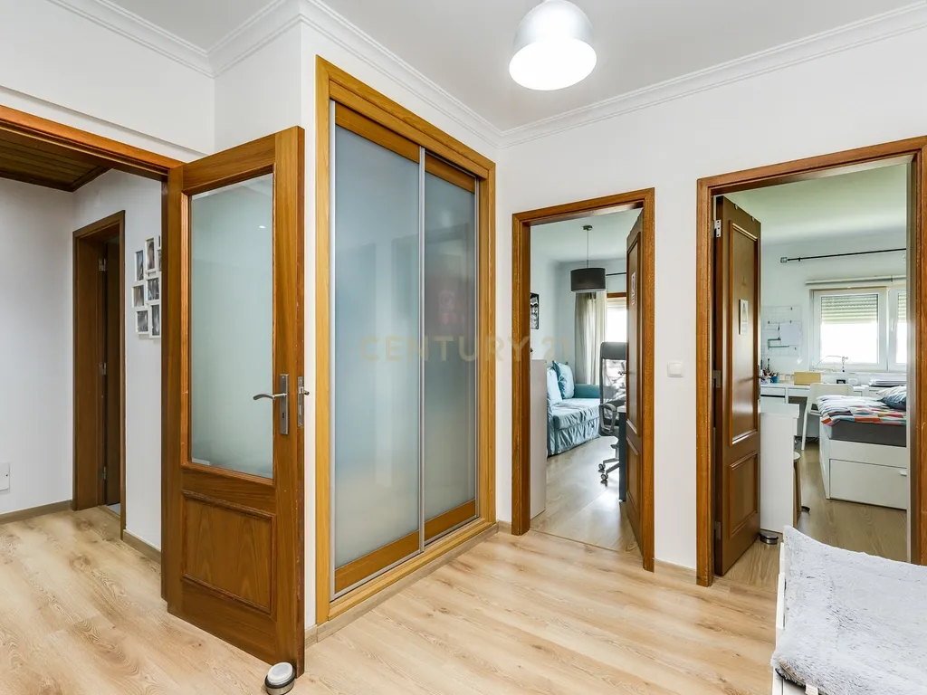 Apartamento T3 no Montijo com garagem, arrecadação e varandas - Image 17