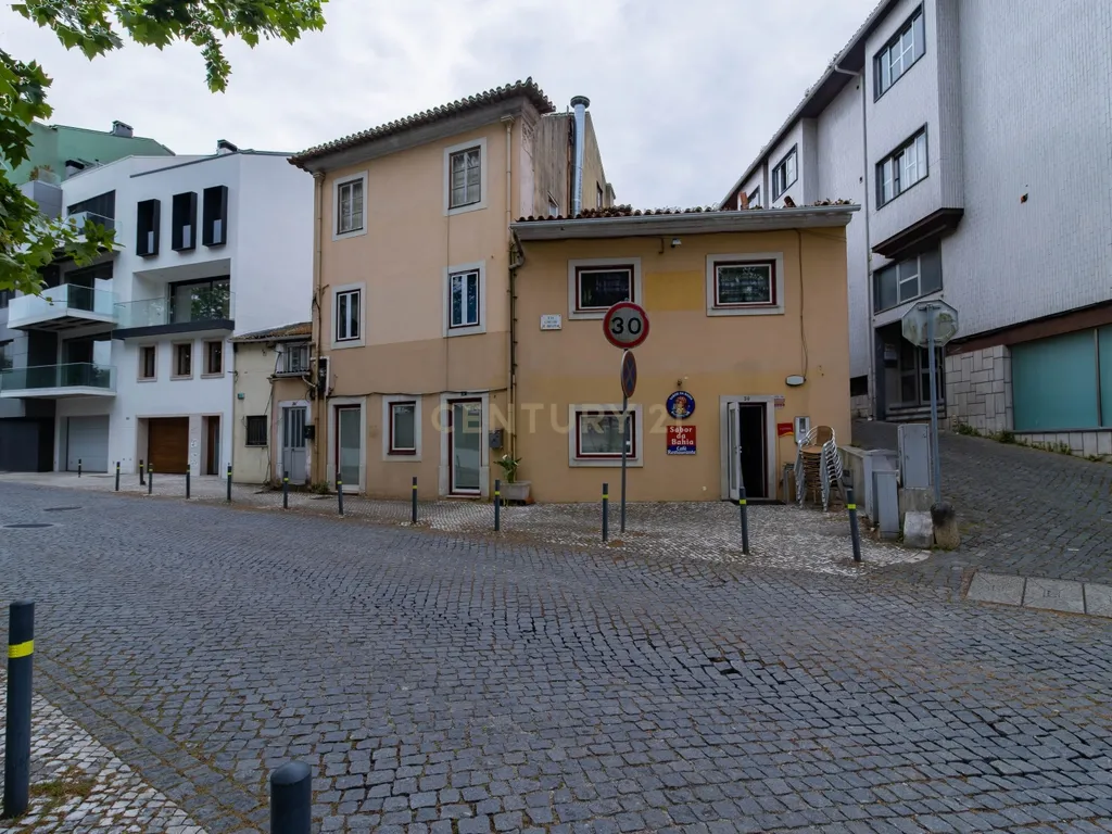 Restaurante totalmente equipado, situado numa localização privilegiada junto ao Parque do Avião, em Leiria - Image 2