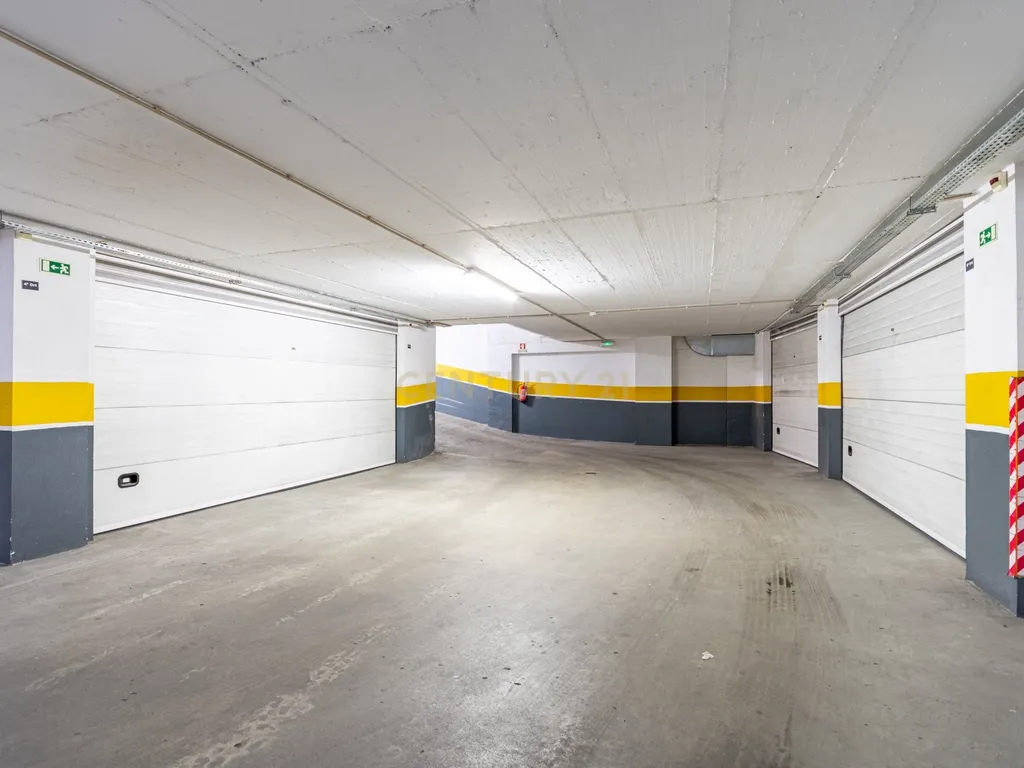 Apartamento T4 na prestigiada Urbanização Quinta do Infantado, Loures com Vista Panorâmica sobre as Lezírias - Image 29