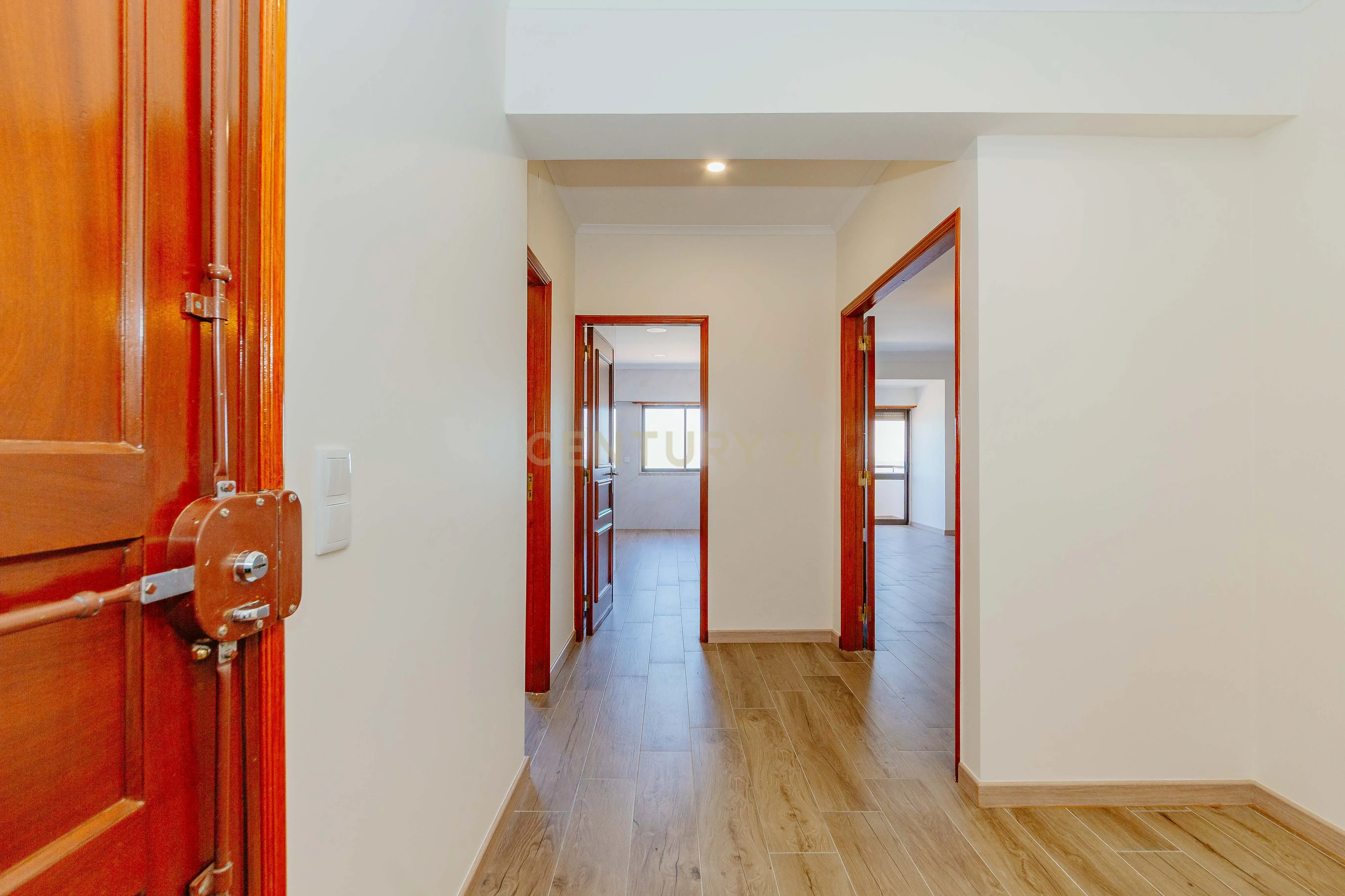 Apartamento T3 Renovado com Vista Rio em Santa Apolónia – Viva no Coração de Lisboa - Image 31