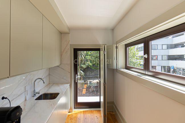 Apartamento T1 de charme com jardim no centro do Porto - Image 20