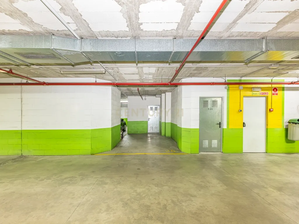 *Lugar de garagem + arrecadação em Nueva Andalucía (Albatros) – Conforto e segurança numa zona com poucas vagas de estacionamento ao ar livre* - Image 2