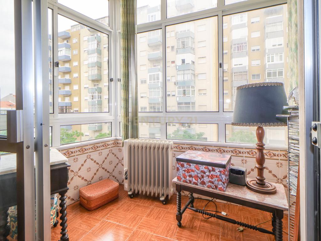 Apartamento T3 no Laranjeiro – Junto à Base Naval do Alfeite | Pronto a Habitar | Elevador - Image 8