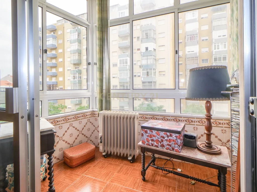 Apartamento T3 no Laranjeiro – Junto à Base Naval do Alfeite | Pronto a Habitar | Elevador - Image 8
