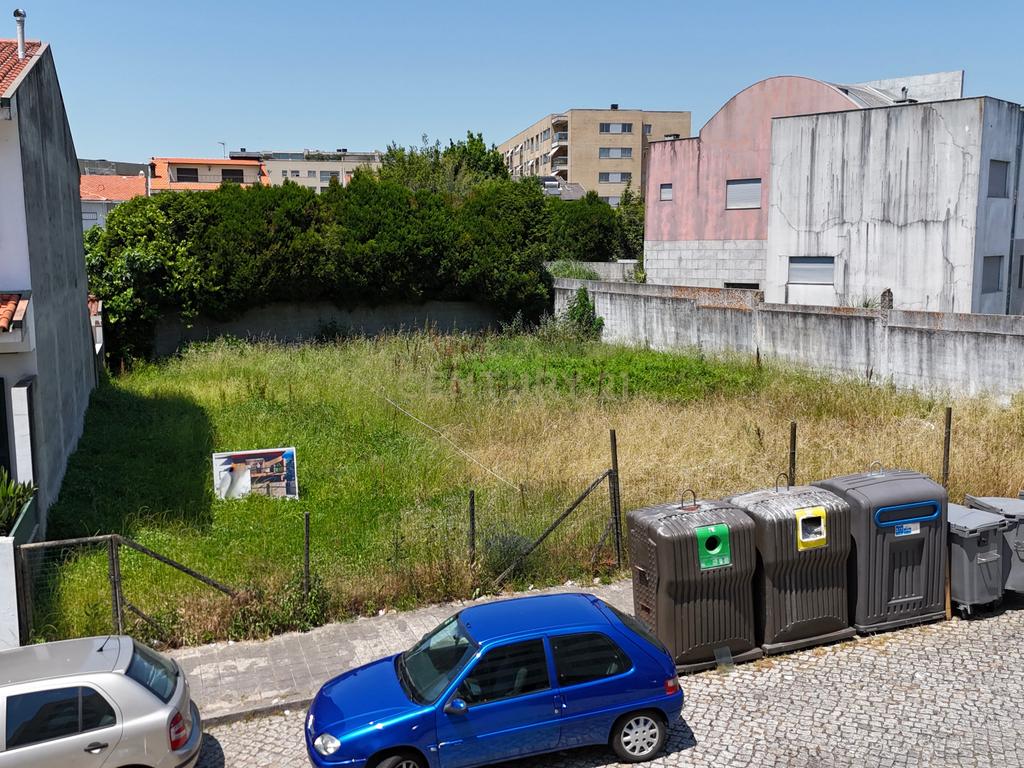 Terreno Urbano com Projeto Aprovado para Moradia de 2 Pisos no Centro de São Mamede de Infesta, Matosinhos - Image 8