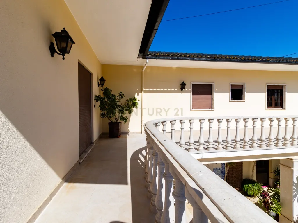 CONJUNTO MORADIA, 4 APARTAMENTOS E PAVILHÃO - Image 61