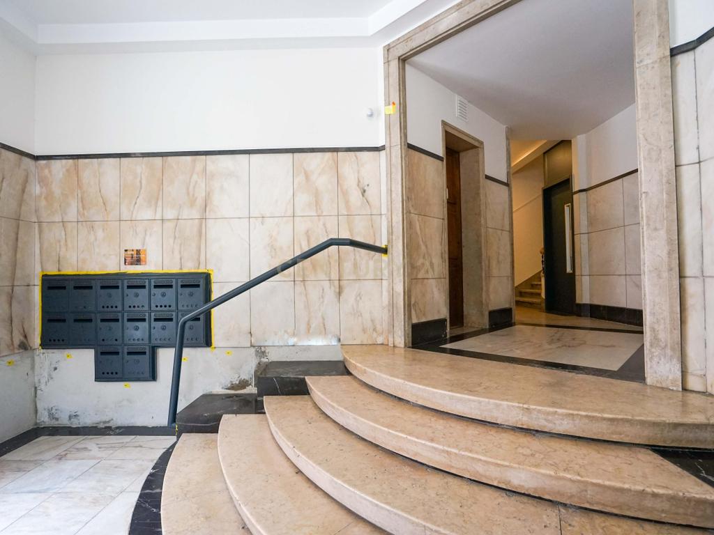 Apartamento T6 Avenida António Augusto de Aguiar - Image 4