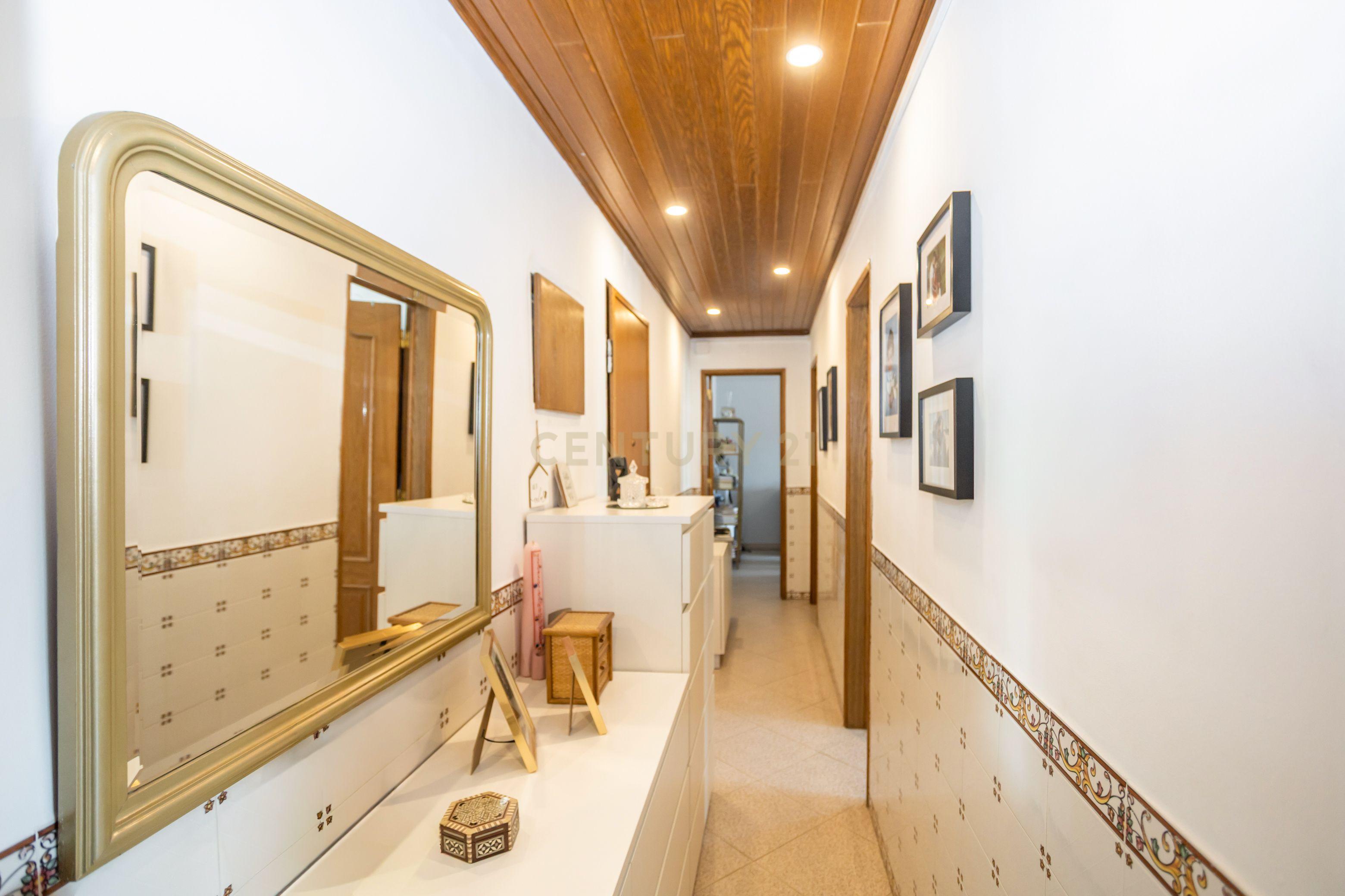 Fotografia 10 de Apartamento T2 com Varanda Cruz de Pau, Amora - Seixal - 0651-06250
