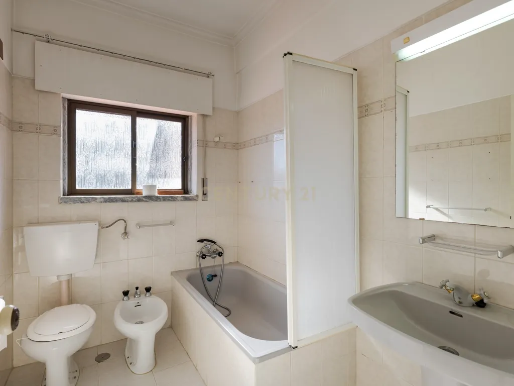 Moradia T4 Geminada à Venda na Marisol — 200 m² | Lote 900 m² | Piscina - Image 32