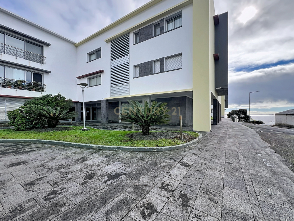 Duas Frações de Comércio/Serviços na Lagoa — Ideais para Clínica, Escritórios ou Investimento - Image 2