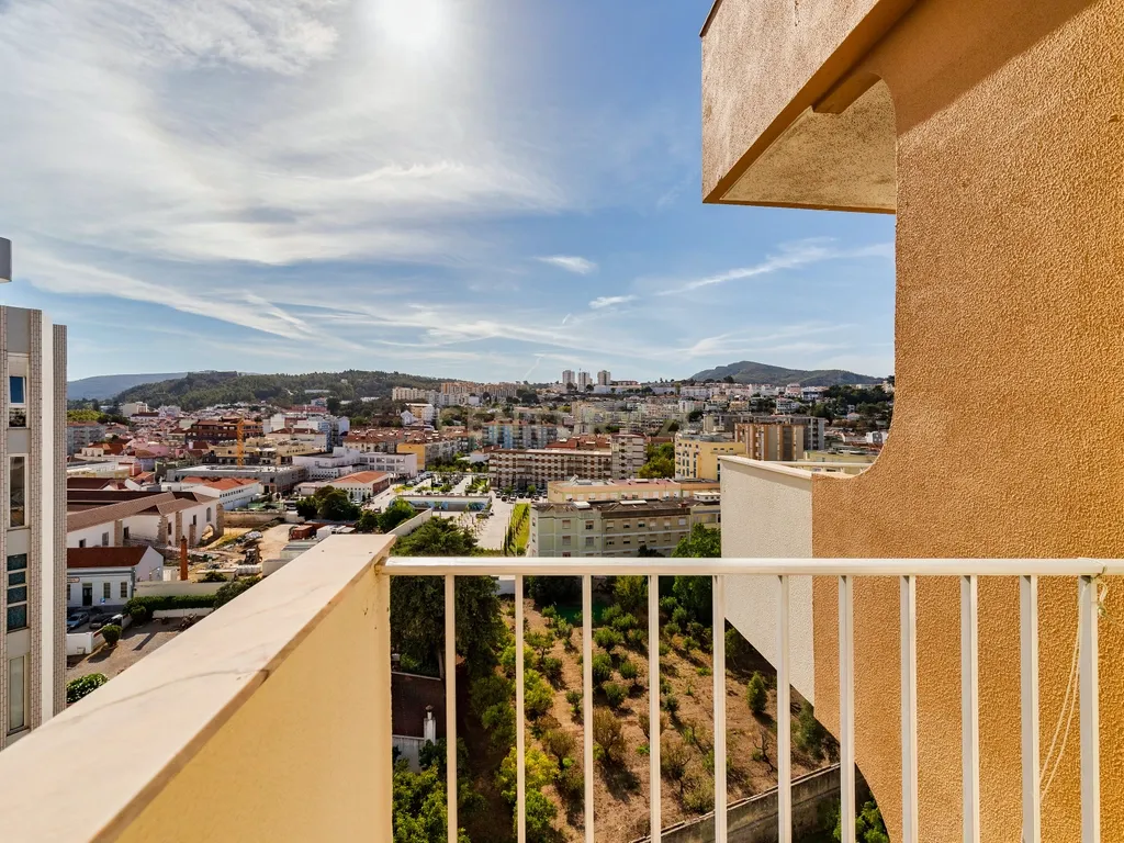 Apartamento T3 Renovado com Vista Panorâmica – Investimento com Rendimento Imediato - Image 24