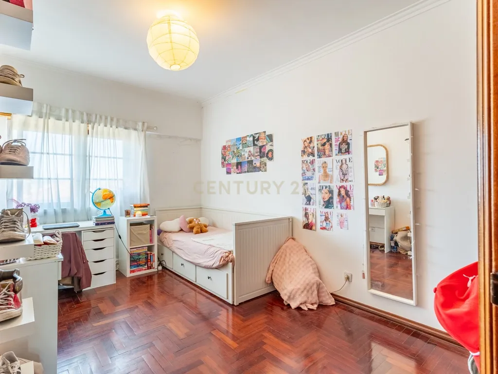 Fantástico Apartamento T3 com Excelente Luminosidade no Chapim, Odivelas - Image 13