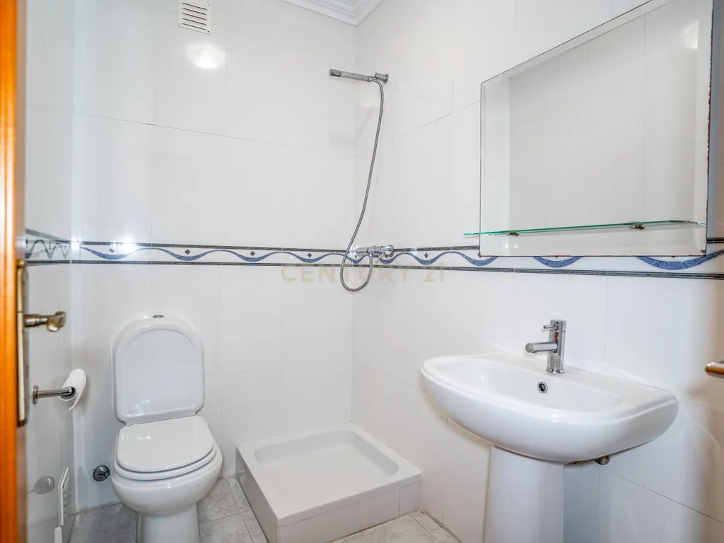 Moradia T4 na Urbanização Quinta do Pinheiro Manso – Caldas da Rainha - Image 12