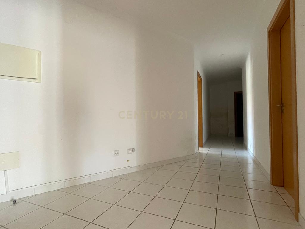 Apartamento T3, com Varanda, Arrecadação e 3 Lugares de estacionamento, no Pinhal Novo - Image 9