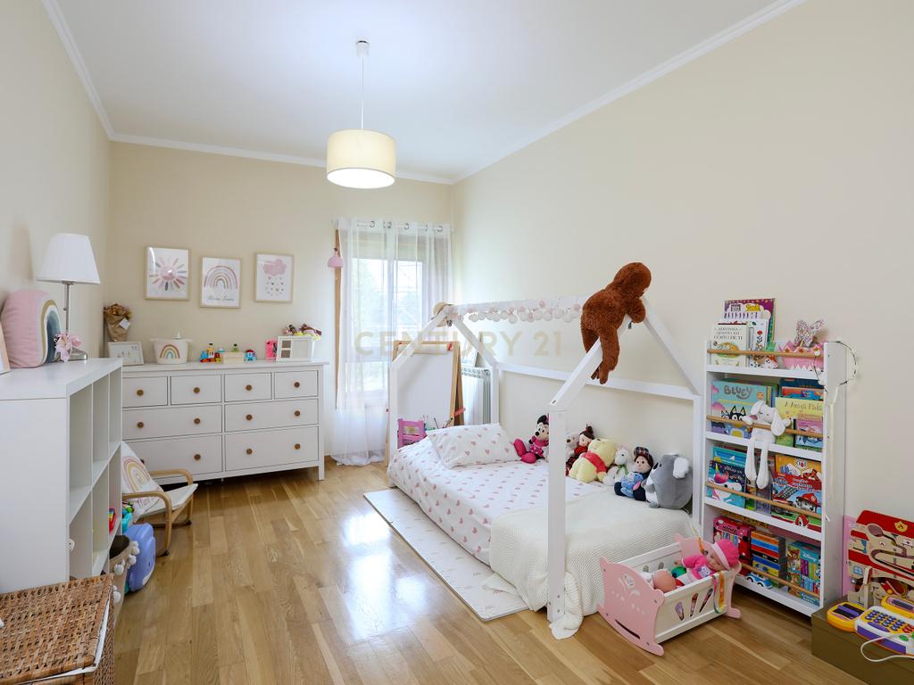 Apartamento T2 Moderno nas Colinas do Cruzeiro | 2 Lugares de Garagem e Varanda - Image 10