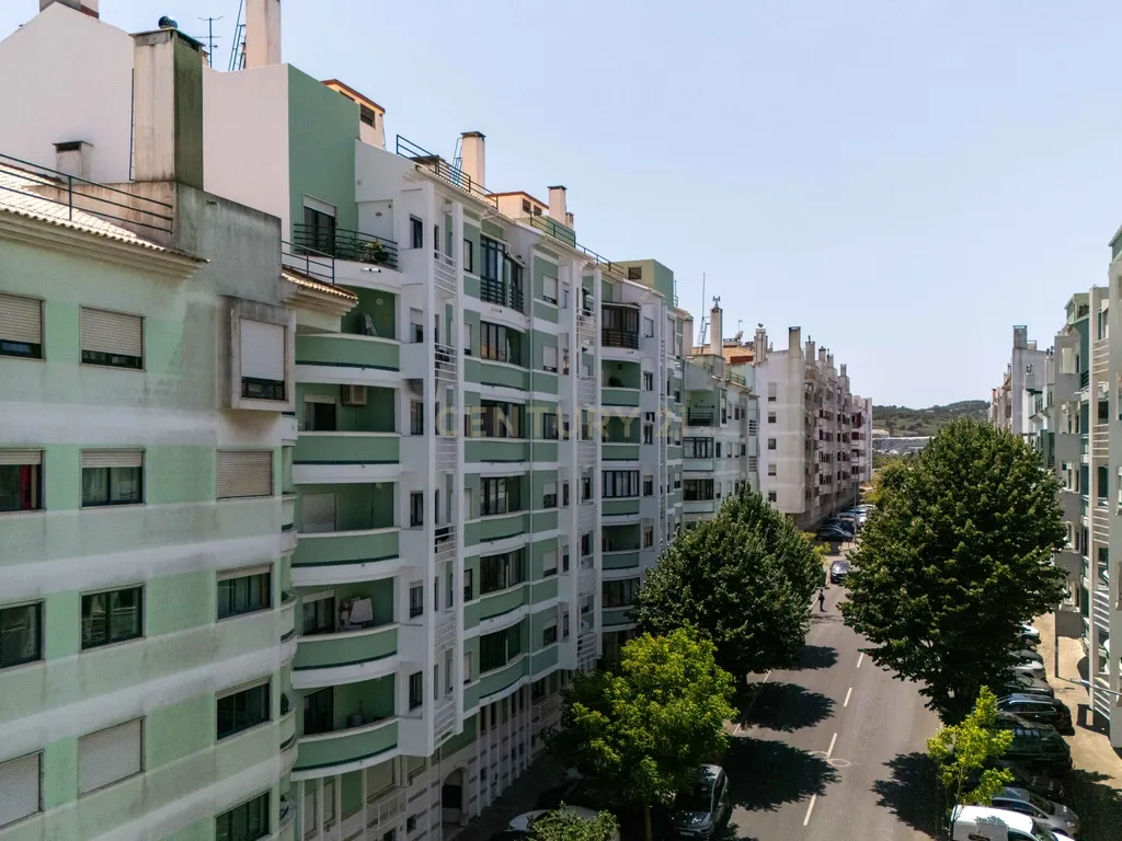 Apartamento T3 com varandas e Estacionamento | Cavaleira – Algueirão Mem Martins - Image 25