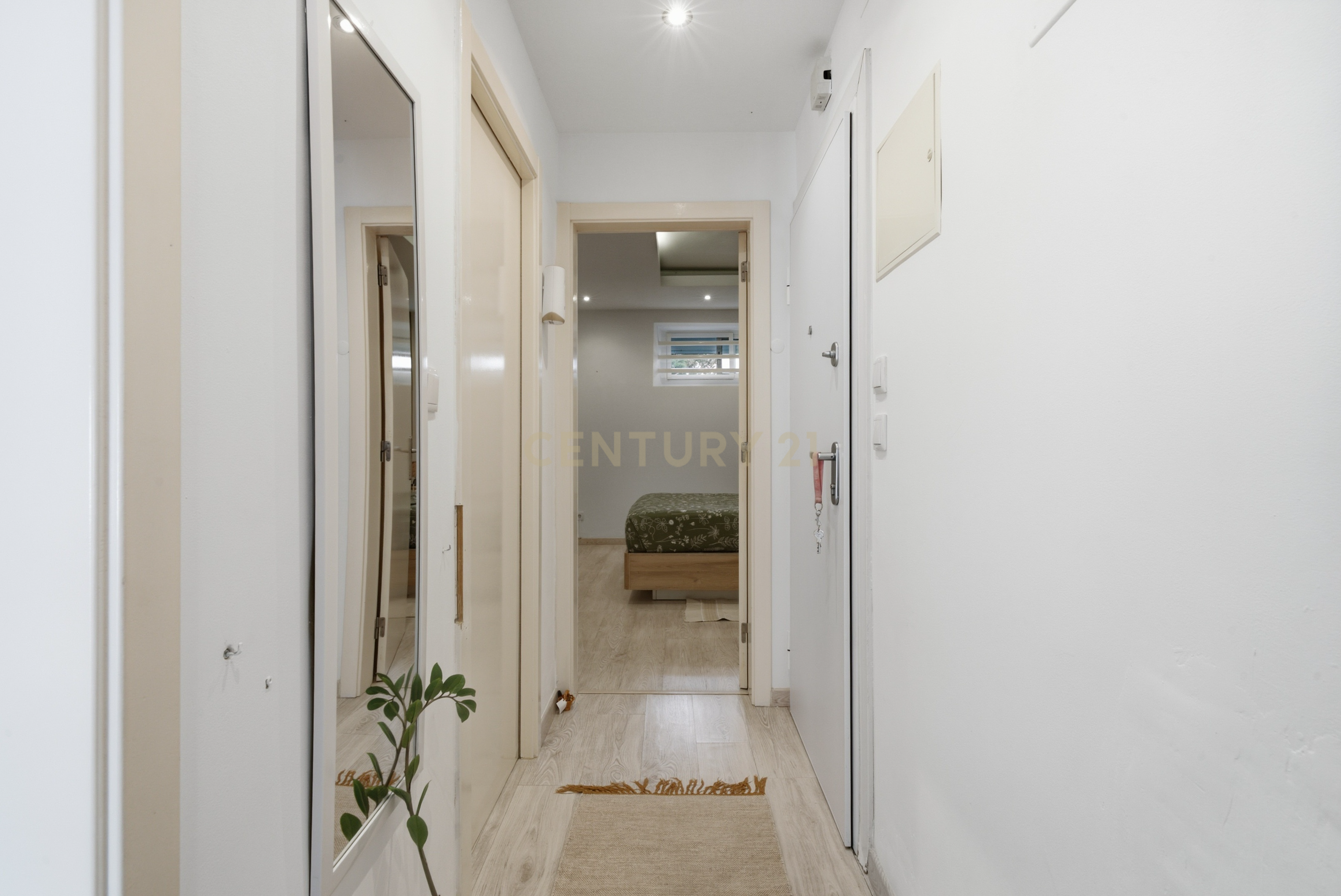 Fotografia 10 de Apartamento renovado na freguesia de Águas Livres - Buraca com Terraço