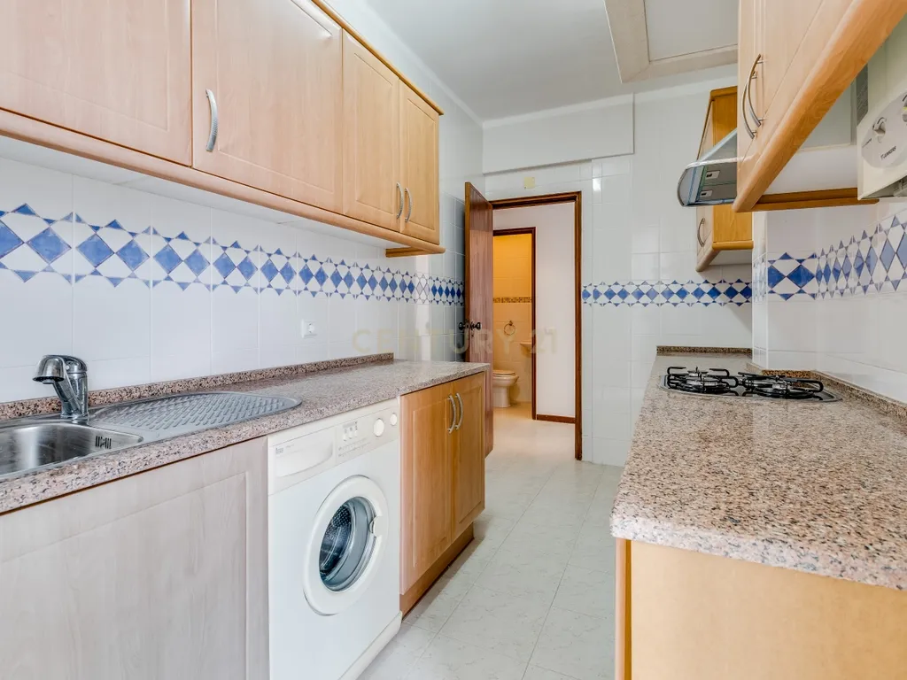Apartamento T 4 em Faro no centro da cidade a 300m do mercado Municipal. - Image 14