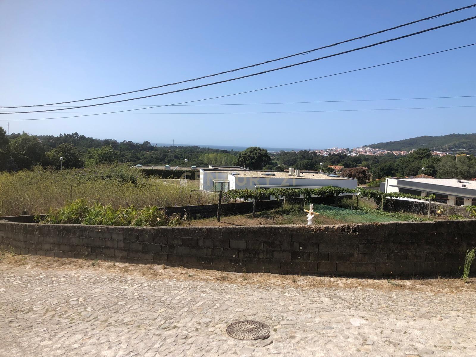 Fotografia 5 de Terreno Urbano em Âncora-219m² de Construção com Vista Mar