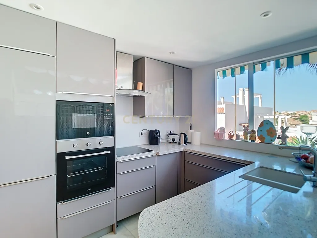 Luxuosa Moradia em Málaga com Terraço e Acessibilidade - Image 18