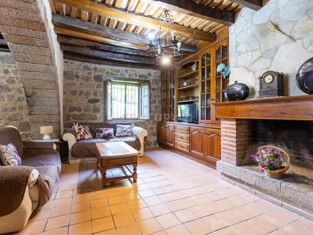 MASIA CATALANA EN VENDA A LLAGOSTERA – MÉS DE 7 HECTÀREES DE TERRENY, LLICÈNCIA TURÍSTICA, PISCINA I CAMP DE FUTBOL - Image 74