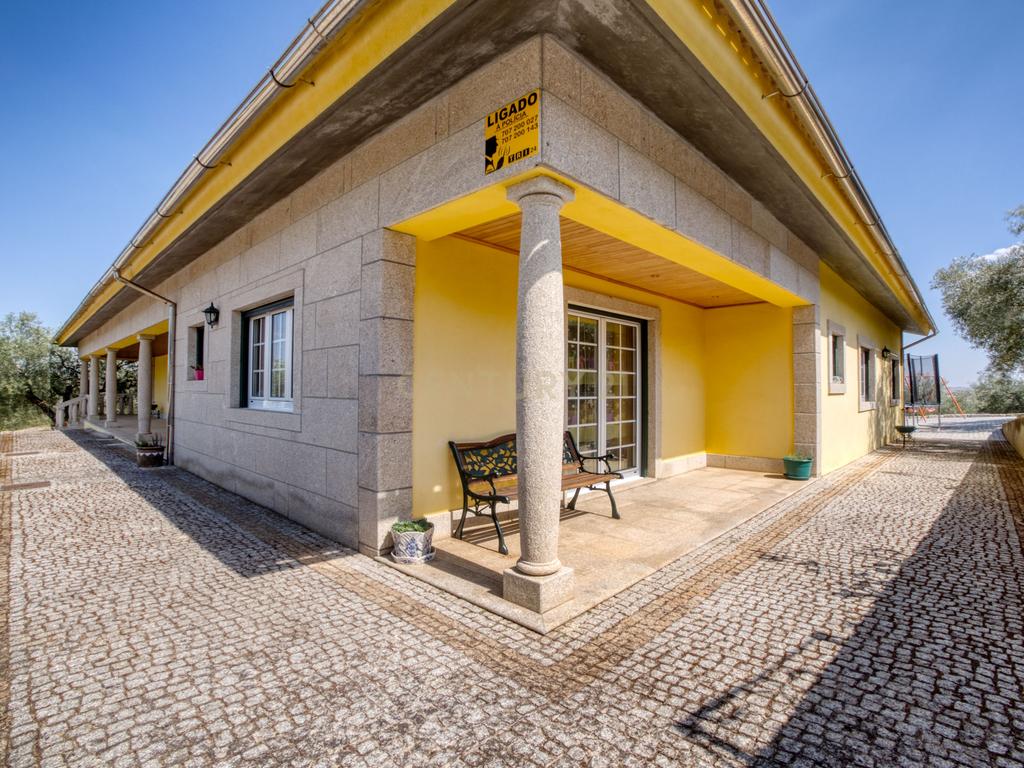 Moradia localizada na capital de distrito, no coração do Nordeste Transmontano. - Image 35