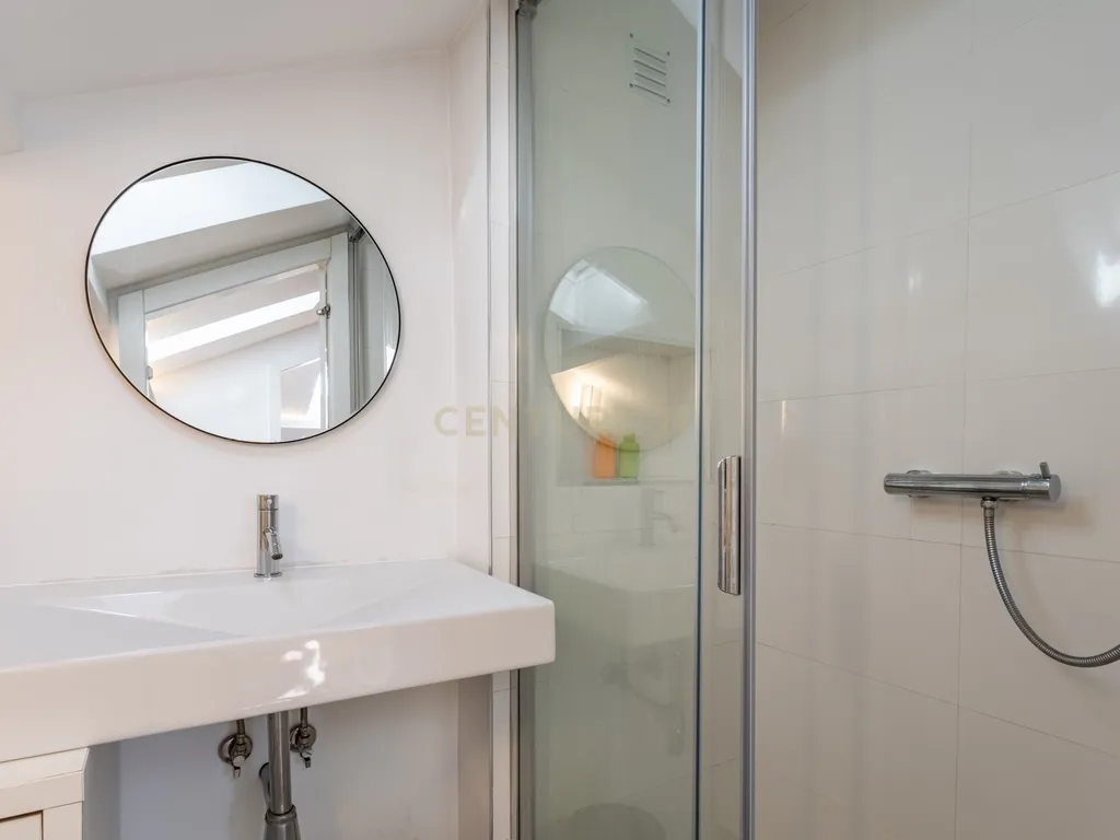 Apartamento T2 transformado em T3 com charme único em Alvalade - Image 22