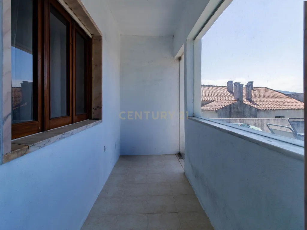 Apartamento T3 com Terraço e Vista Serra em Mira de Aire - Image 10