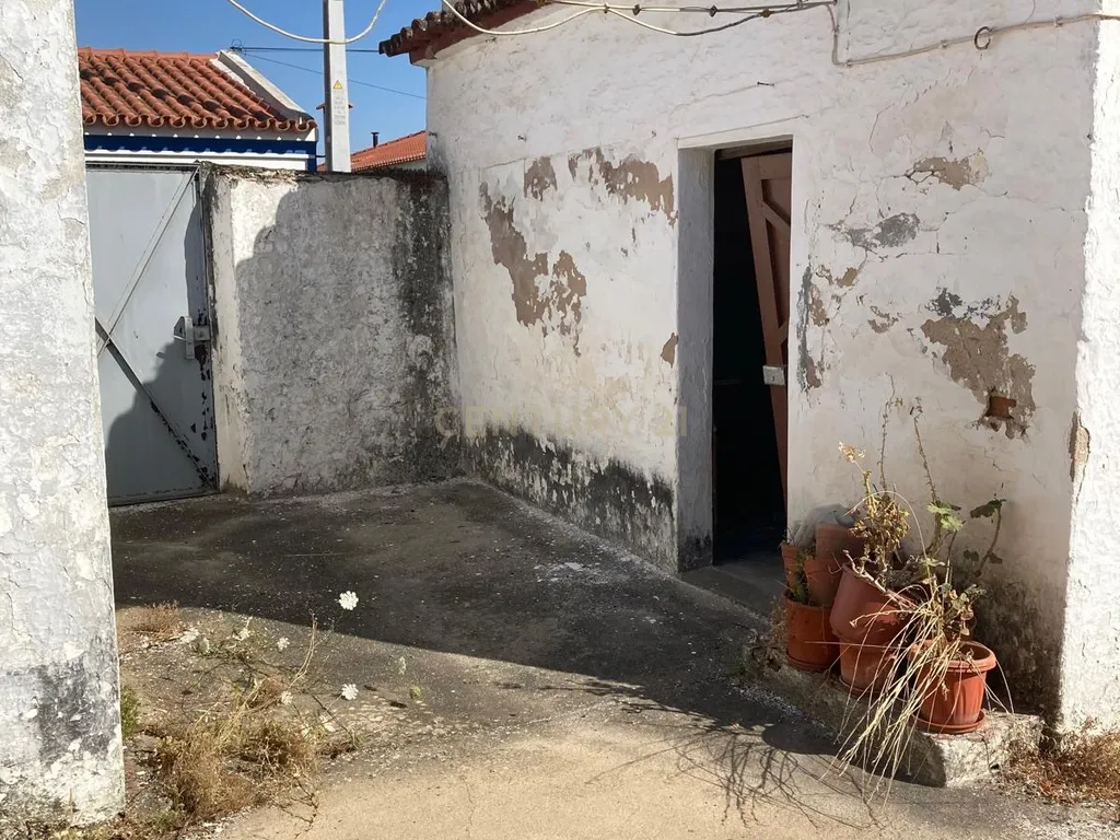 Moradia tradicional para recuperação no coração do Alto Alentejo - Image 5