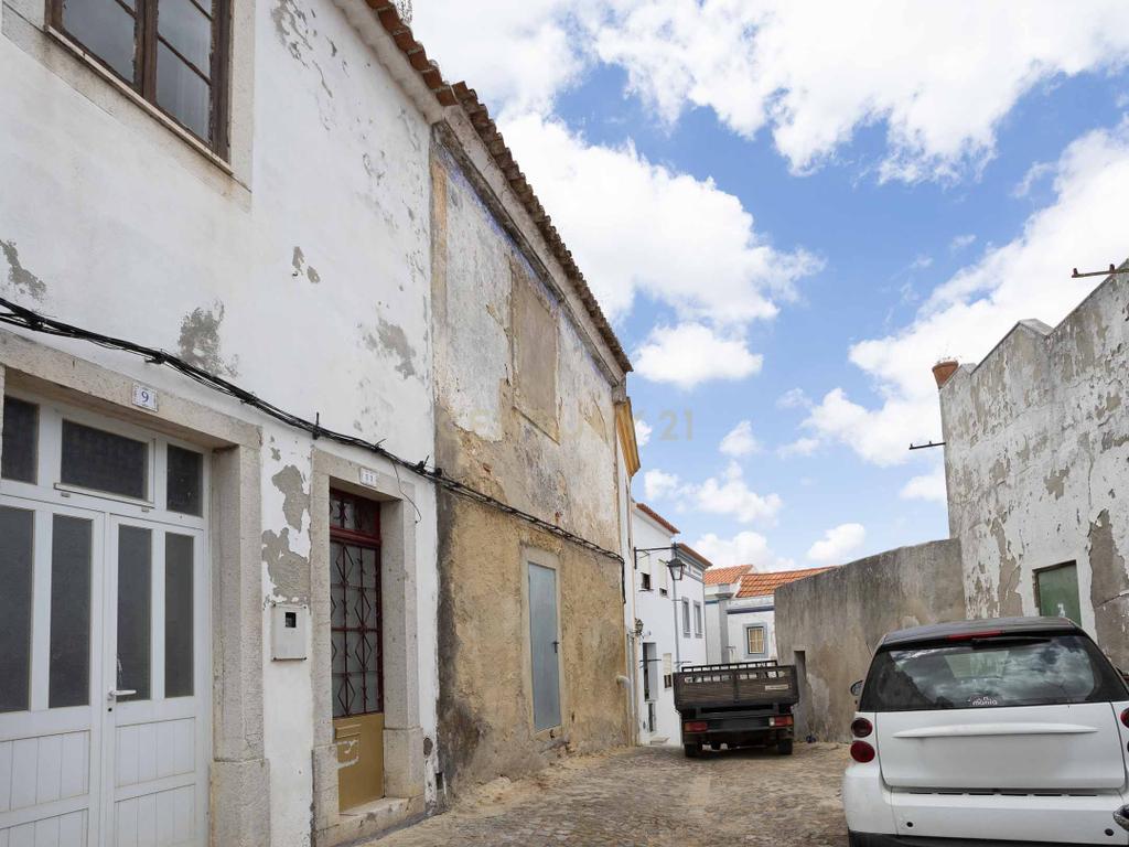 Moradia em ruinas no centro histórico de Palmela - Image 5