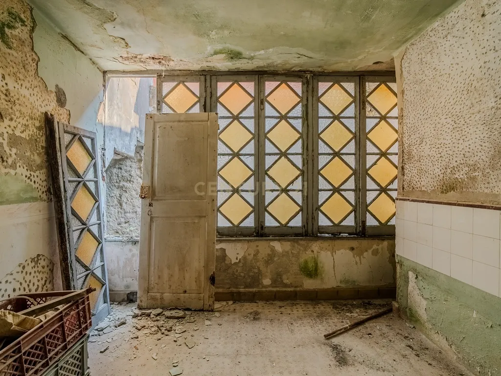 PRÉDIO PARA RECUPERAR, NO CENTRO HISTÓRICO DE PENICHE - Image 61