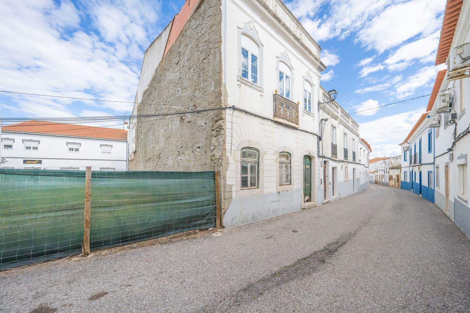 Fotografia 2 de Edifício Histórico com Elevado Potencial de Investimento | Sousel – Alto Alentejo