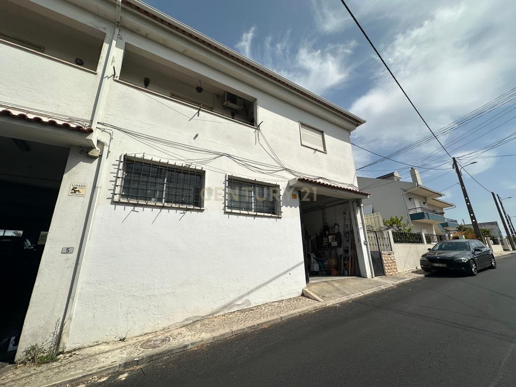 Armazém com 200 m² em Alverca – Imóvel com Rentabilidade - Image 2