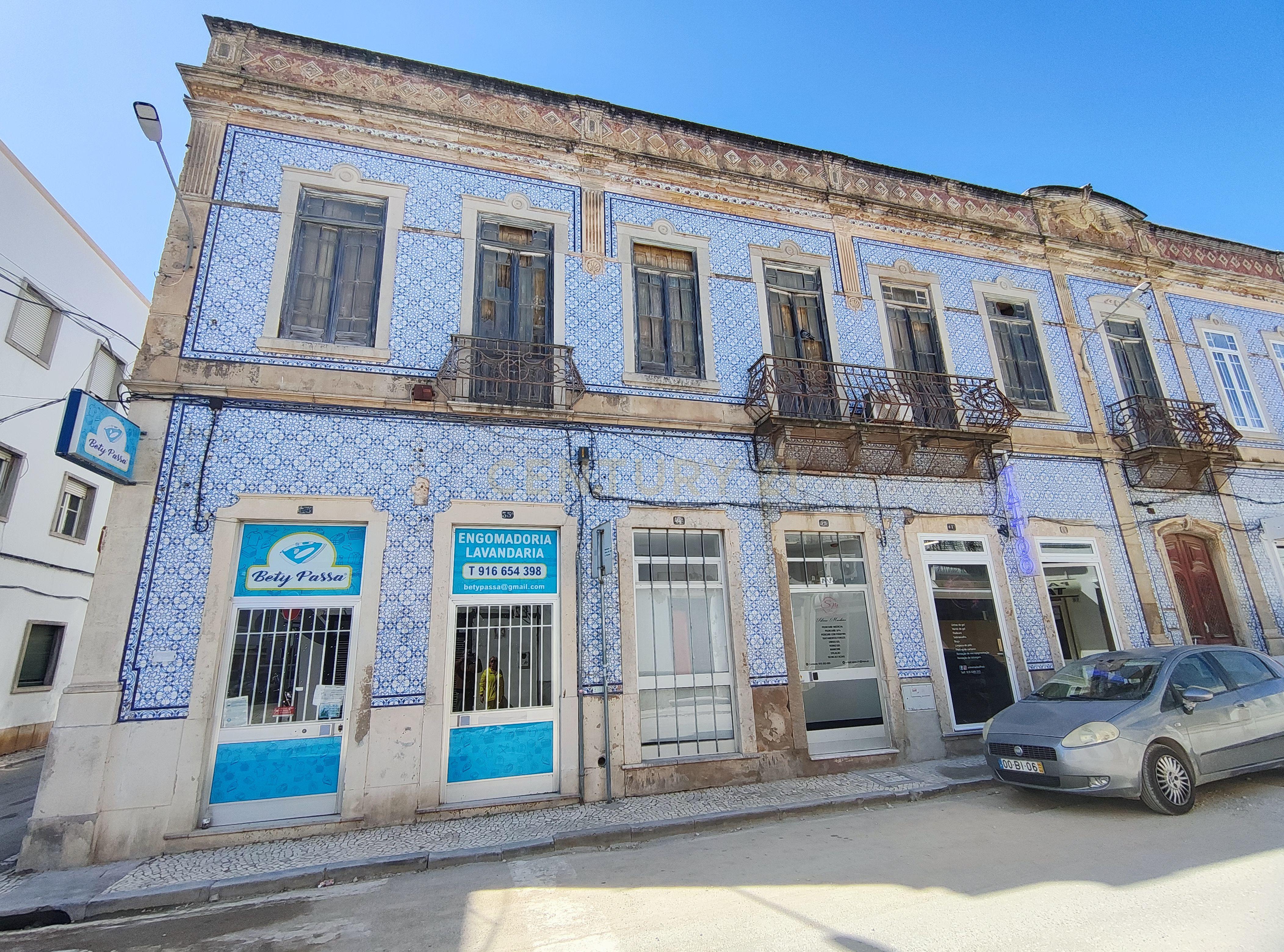 Prédio histórico para Recuperação em Olhão.