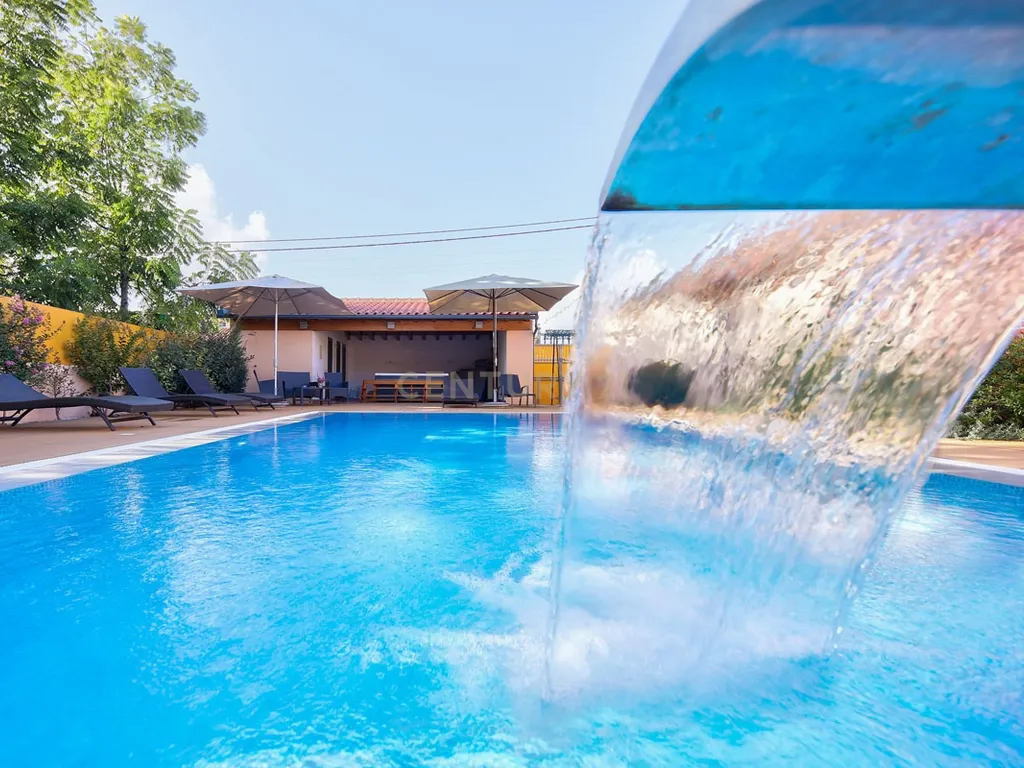 Propriedade T8 com Jardins, Lago e Potencial Alojamento - Localização Premium - Image 49
