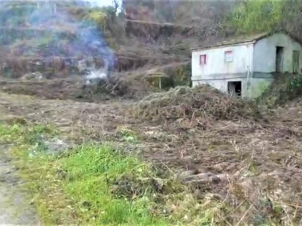 Quinta com moradia em Gondar, perto da Amarante, Porto à face da estrada com muito terreno e água - Image 36