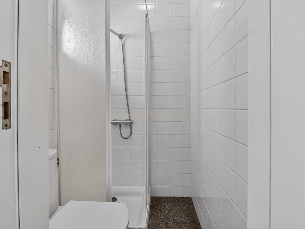 Moradia T4 Térrea de Sonho com Piscina, Campo de Futebol - Image 57