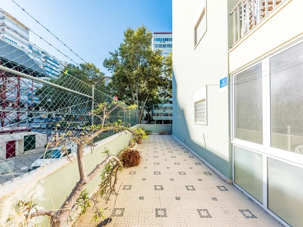 Espetacular Apartamento T5 com Terraço e Garagem, em São Domingos de Benfica, Lisboa - Image 28