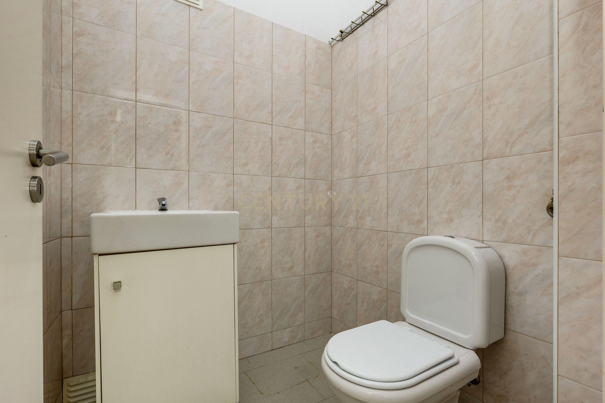 Fotografia 12 de Loja em Leiria - Urbanização Telheiro - 124m2