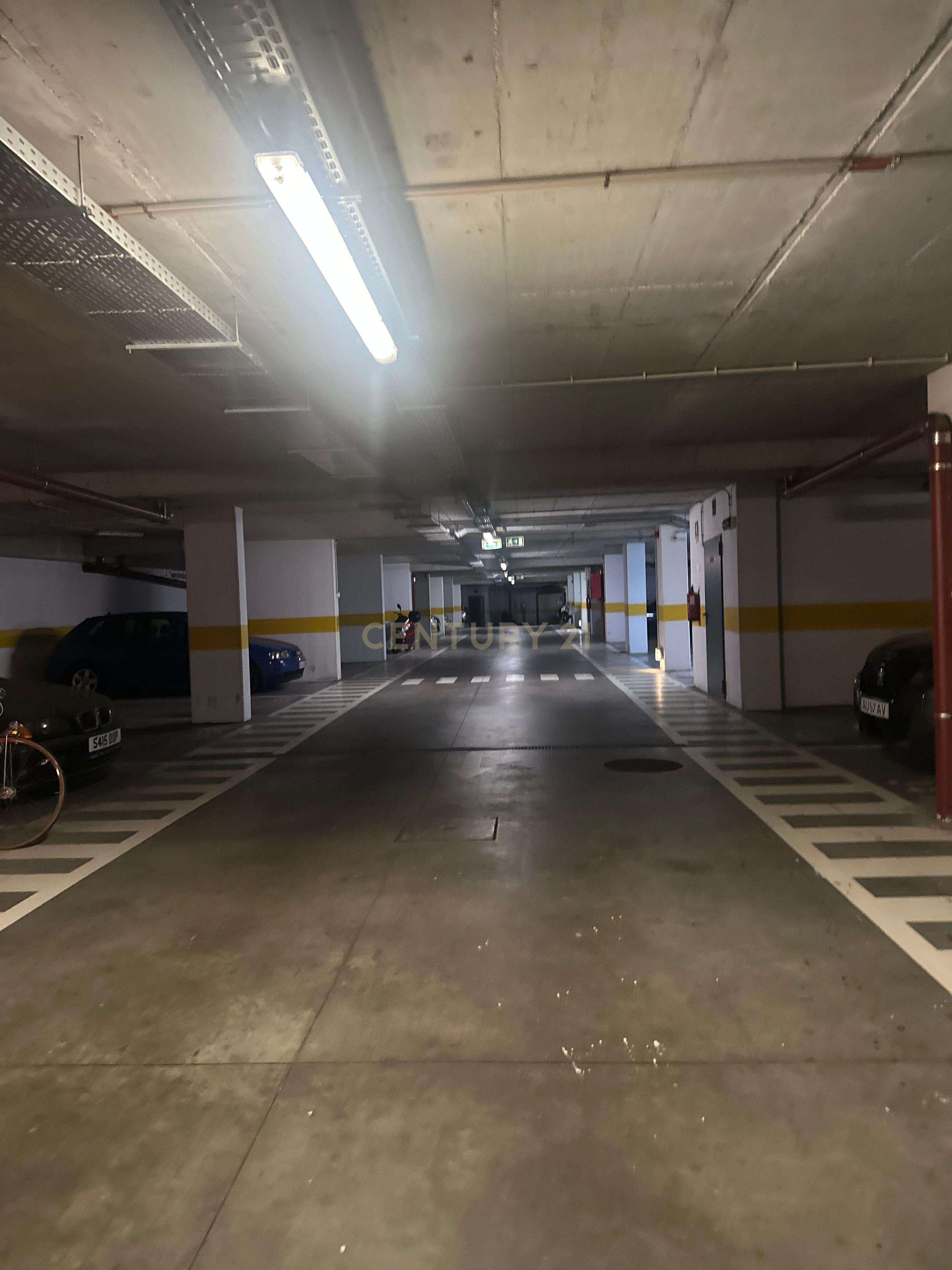 Apartamento T2 com 118m2 para venda nas Avenidas Novas com uma excelente localização proximo da estação de Entrecampos e da Cidade Universitária. - Image 40
