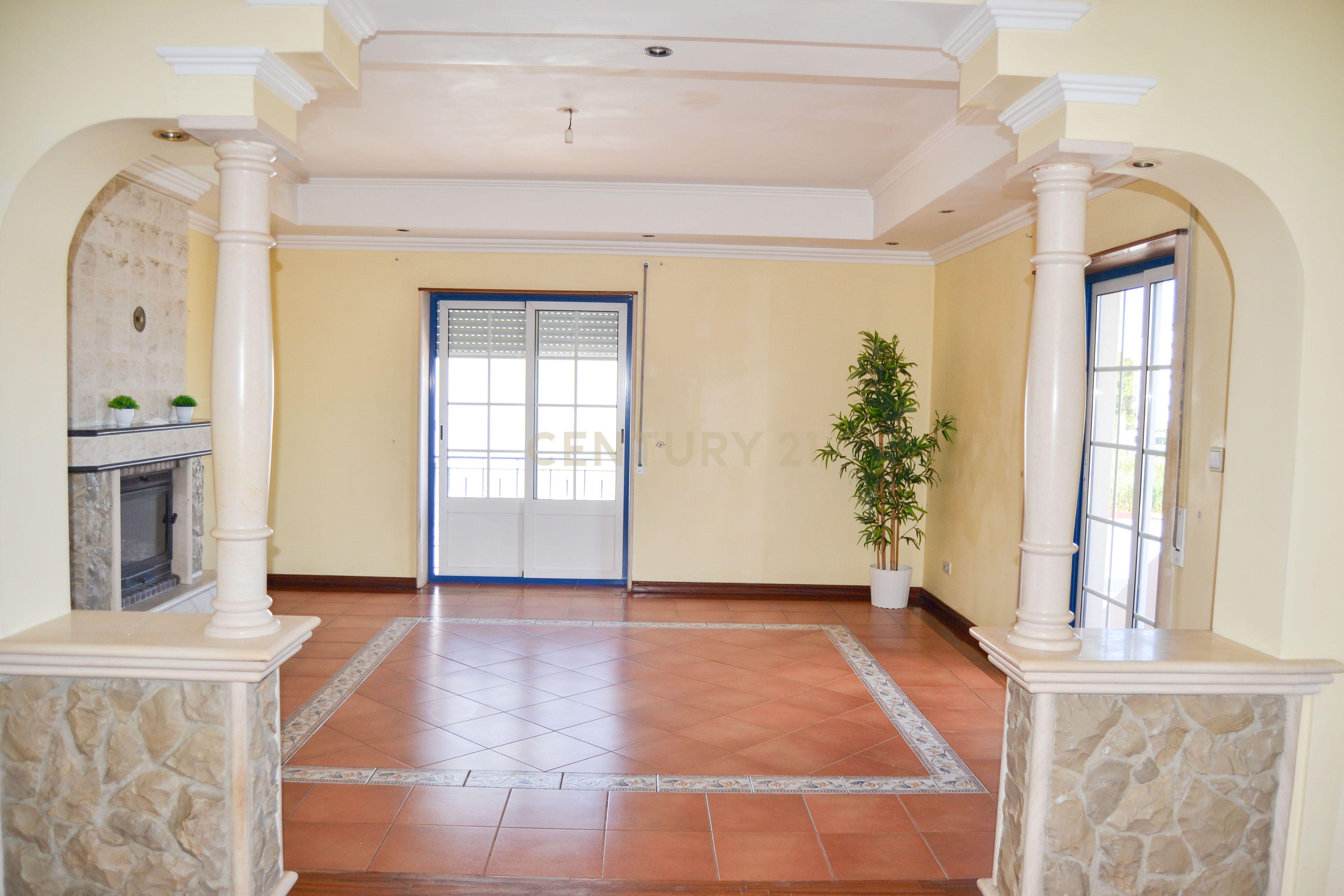 Fotografia 5 de Apartamento T3 Duplex com Terraço e Garagem na Lourinhã