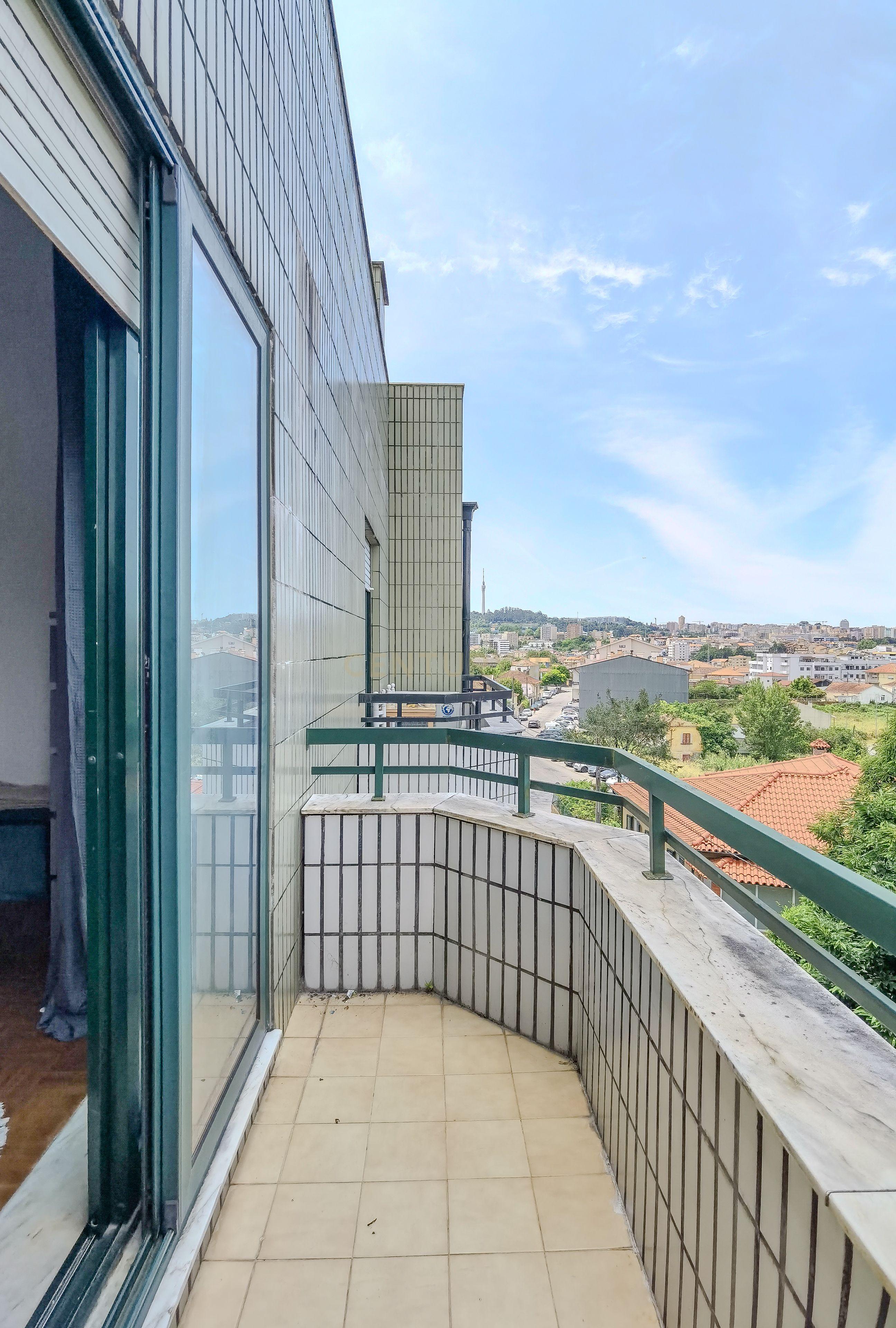 Apartamento T1+1 com Garagem e Vista Rio, Oliveira do Douro, Vila Nova de Gaia - Image 23