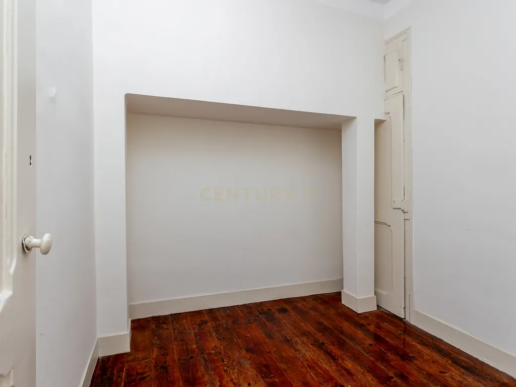 Loja/Escritório com apartamento de 150m2 com acesso a pessoas de mobilidade reduzida - Image 9