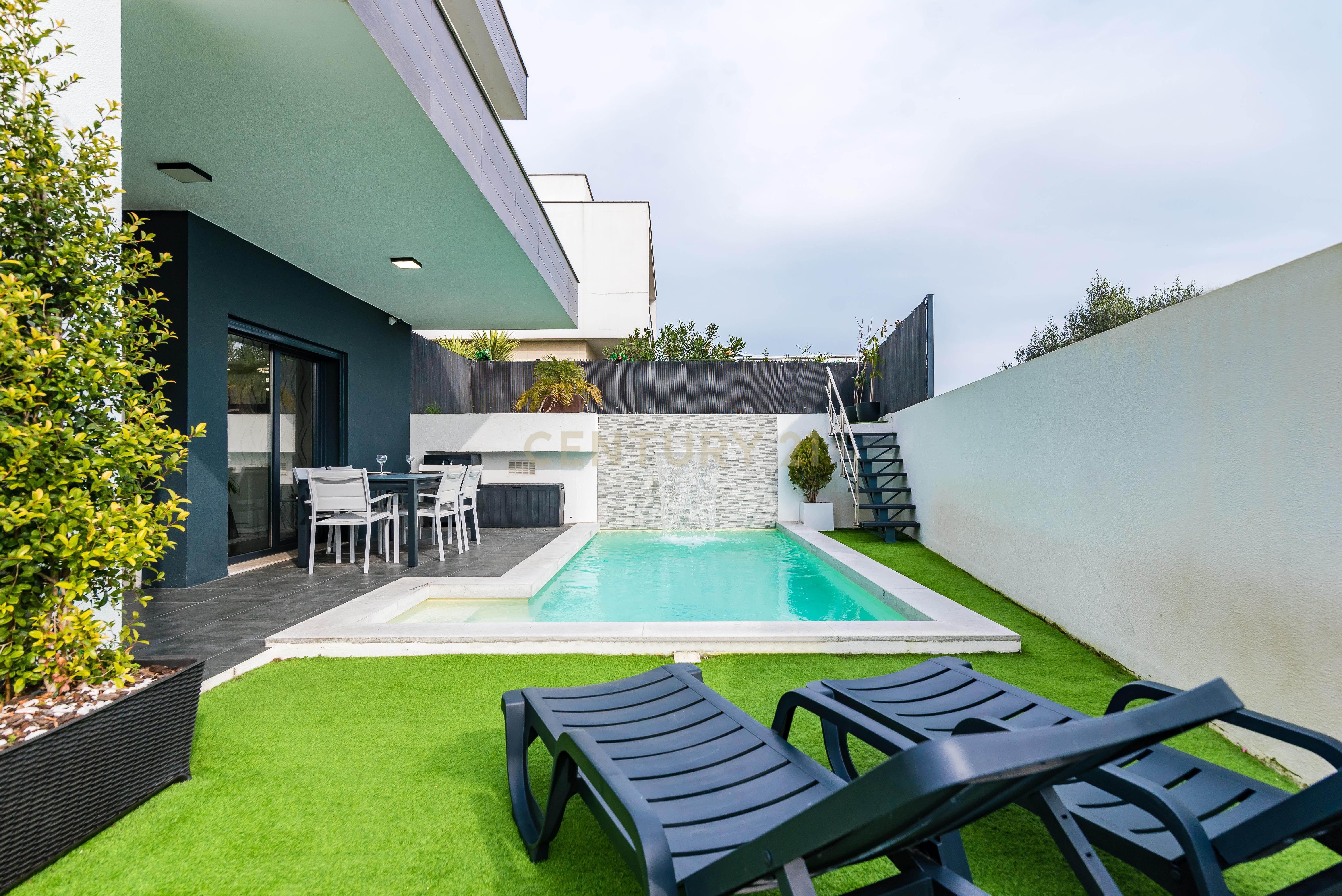 Luxuosa Moradia T3 com Vista Panorâmica em Loures, Lisboa para investimento! - Image 3