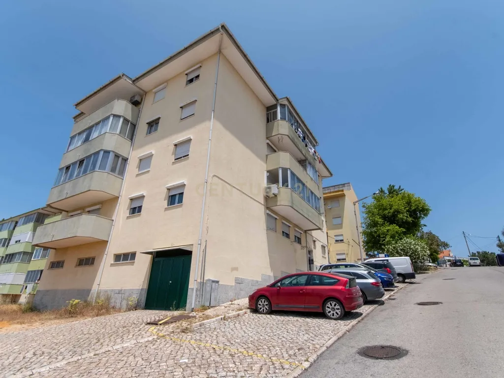 T3 na Sobreda da Caparica – Com Parqueamento e Arrecadação - Image 21