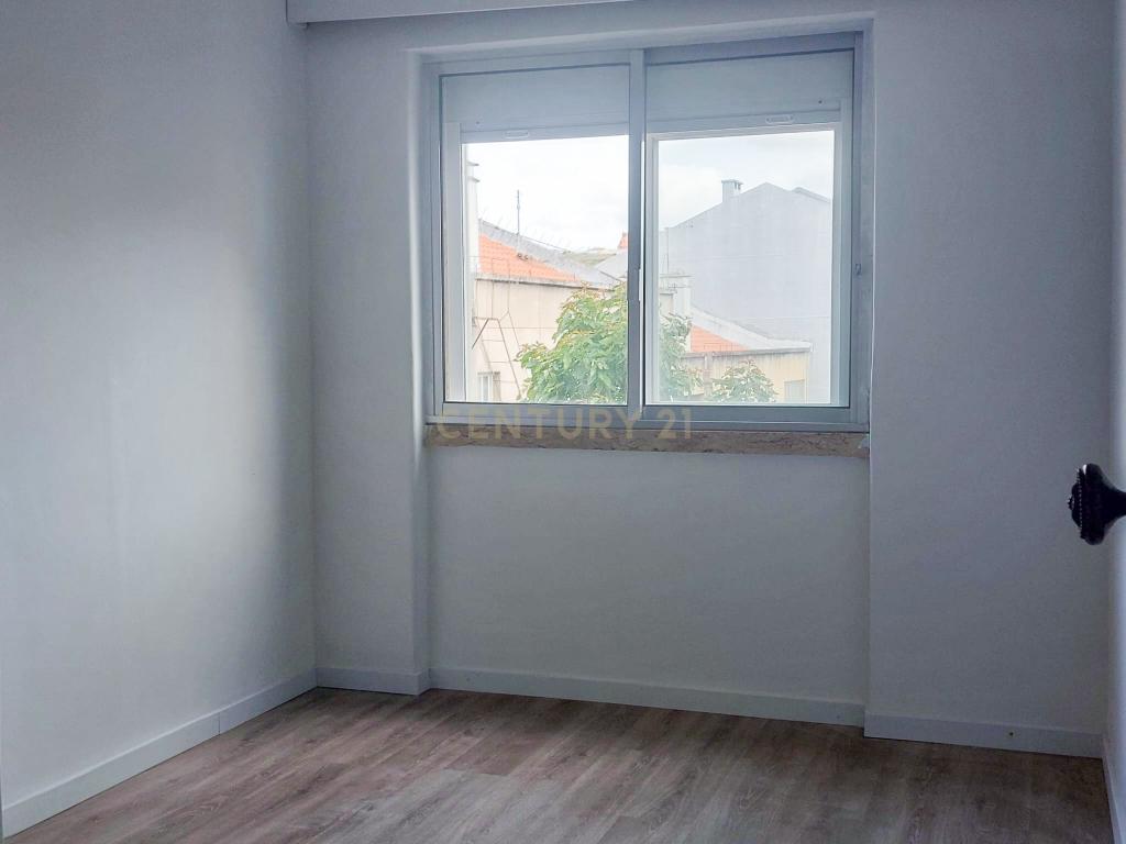 Apartamento T2 na Venteira, Amadora - Image 8