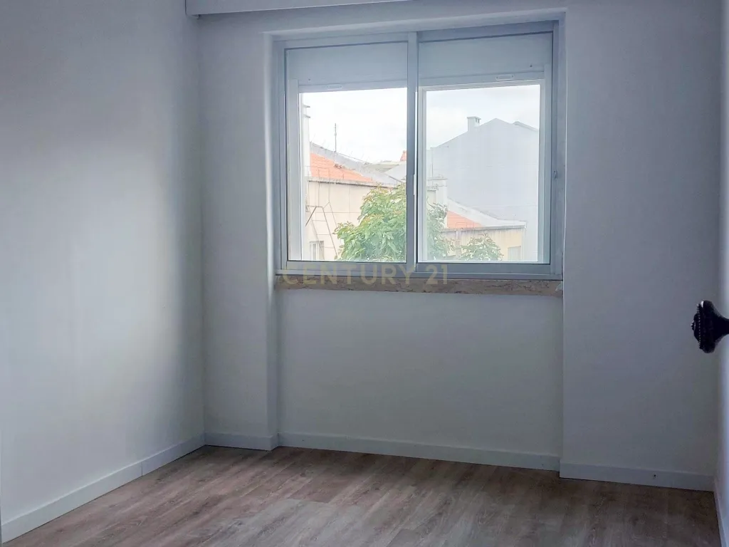 Apartamento T2 na Venteira, Amadora - Image 8